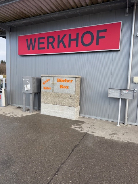 Ein Bild, das Text, draußen, Schild, Beschilderung enthält.

KI-generierte Inhalte können fehlerhaft sein.